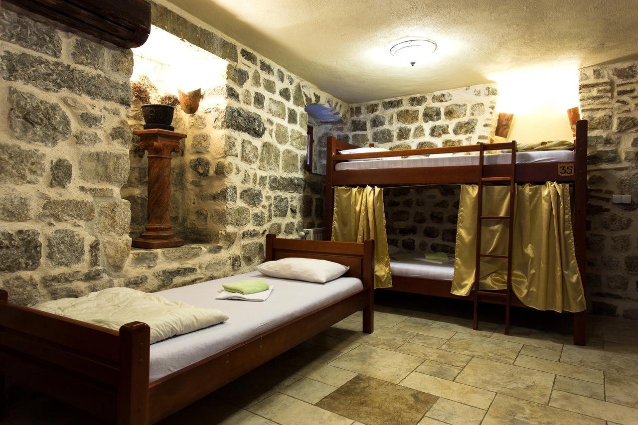 Old Town Youth Hostel コトル エクステリア 写真