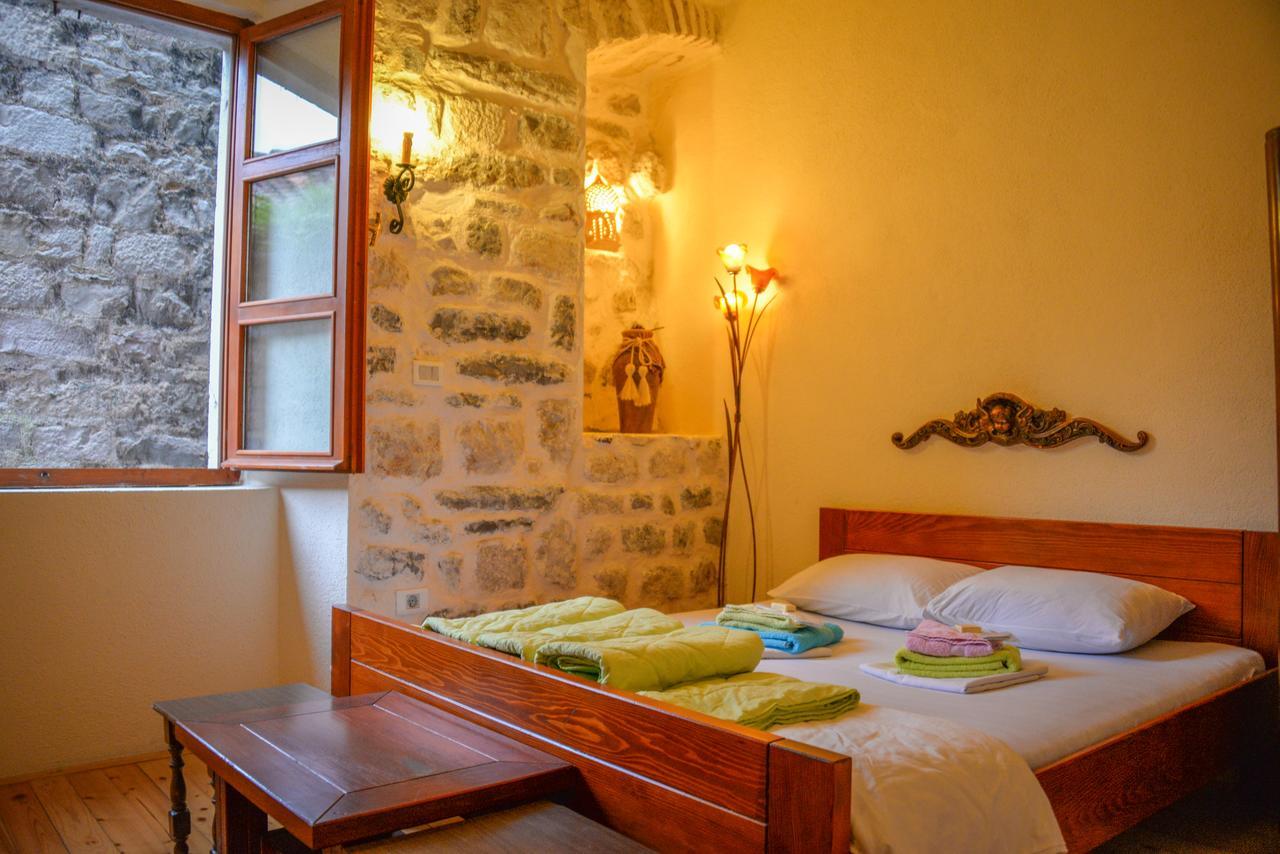 Old Town Youth Hostel コトル エクステリア 写真