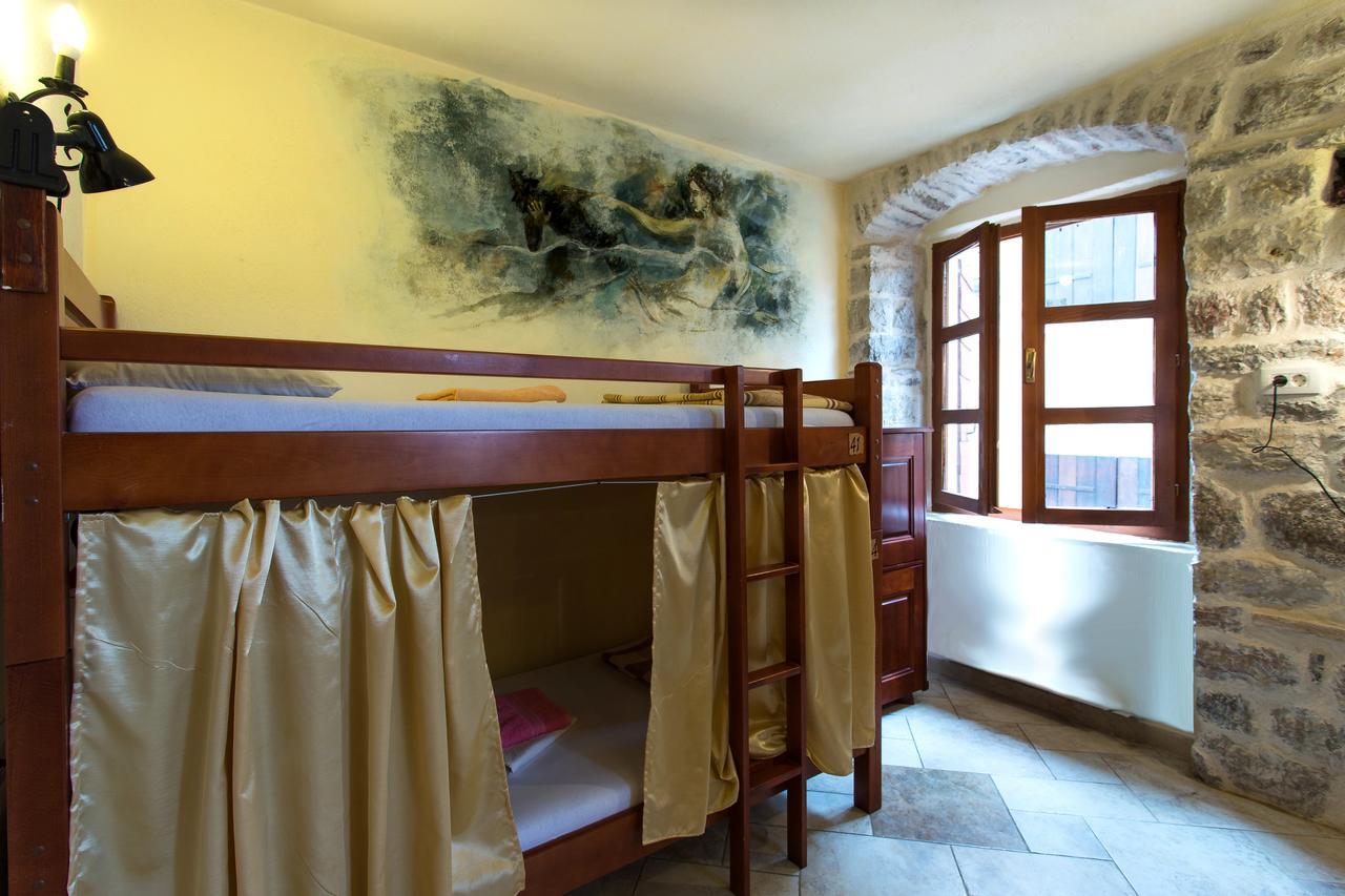 Old Town Youth Hostel コトル エクステリア 写真