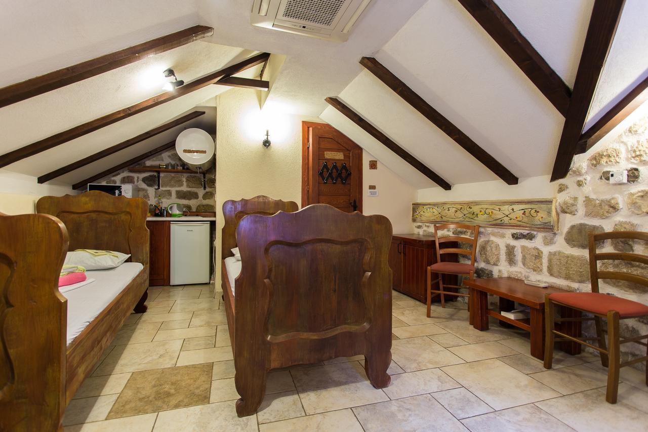 Old Town Youth Hostel コトル エクステリア 写真