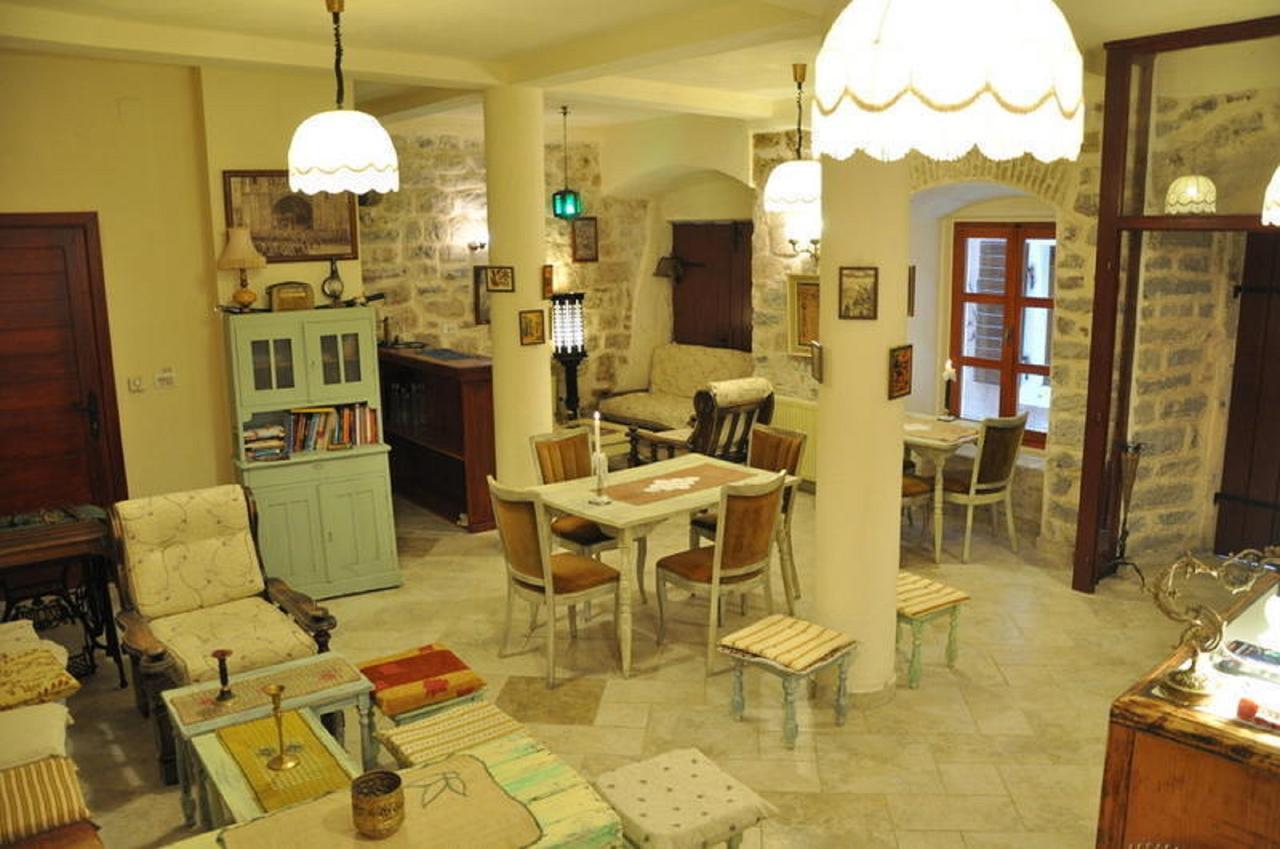 Old Town Youth Hostel コトル エクステリア 写真